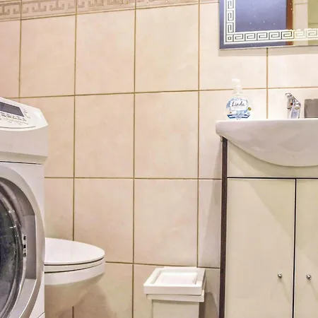 2 Bedroom Gorgeous In Dom wakacyjny *