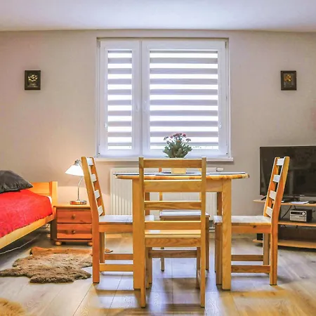 別荘 2 Bedroom Lovely In グディニャ