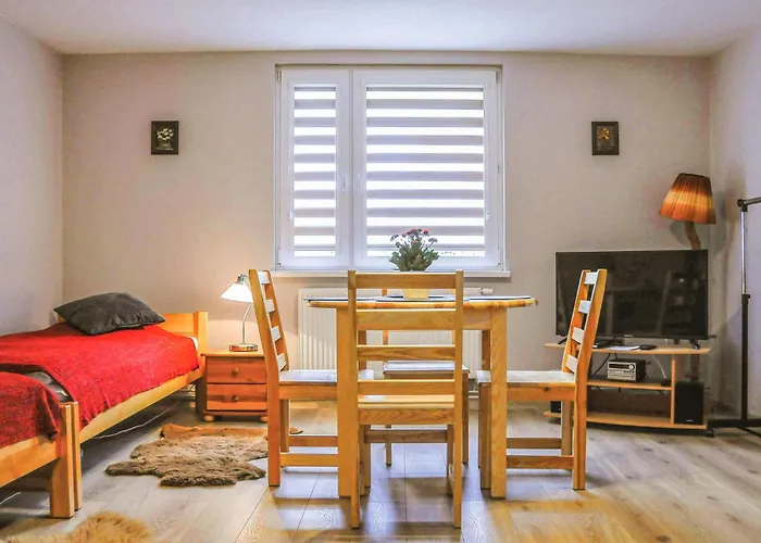 Будинок відпочинку 2 Bedroom Lovely In Гдиня