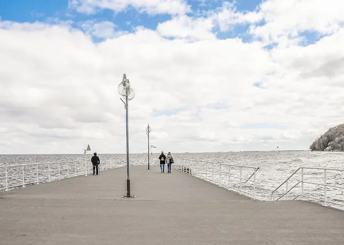 2 Bedroom Lovely In Гдиня